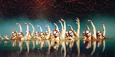 Are Vegas entertainers on the casino payroll or independent contractors? 