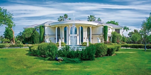 What has happened to Wayne Newton's Casa de Shenandoah? 