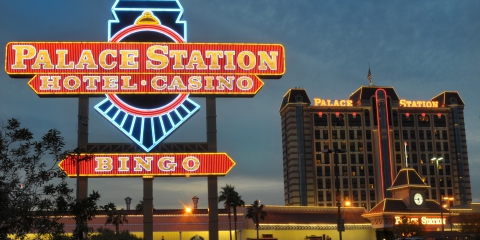 What happened to the bowling alley announced for Palace Station? 