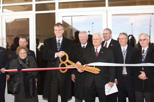Ribbon Cutting Gov Stewart(2)